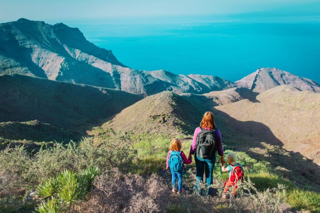 Hiking family - Things to Consider Regarding Kids’ Hiking Packs Things to Consider Regarding Kids’ Hiking Packs