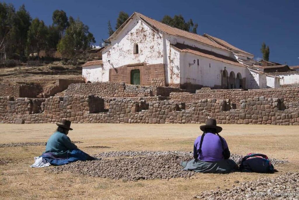 Peru Food Culture Facts, Traditional Peruvian women, Potato Fields Peru Food Culture Facts, Traditional Peruvian women, Potato Fields