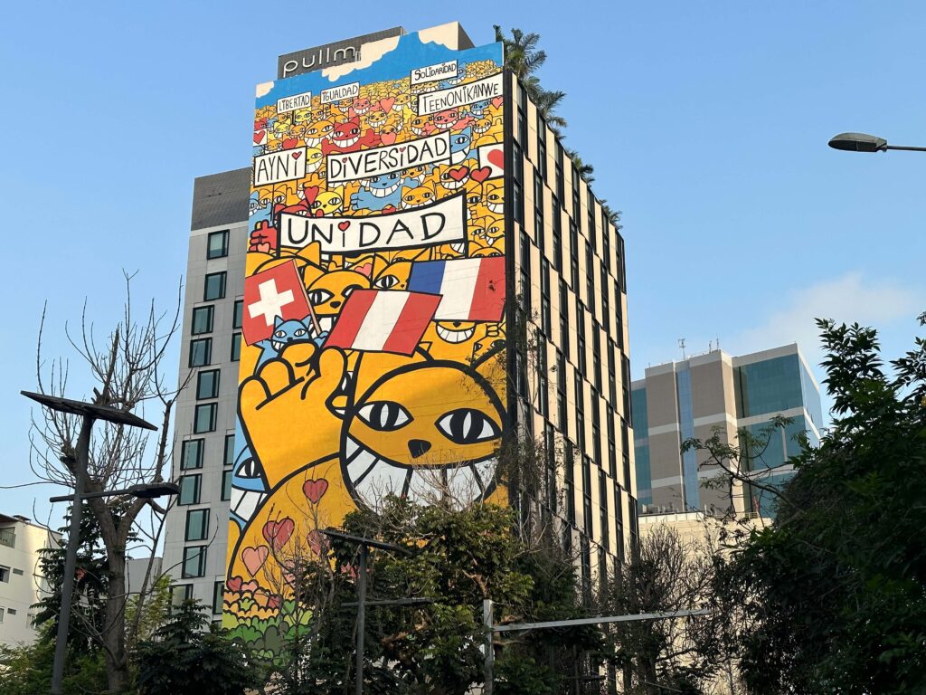 grafiti on a building in Lima