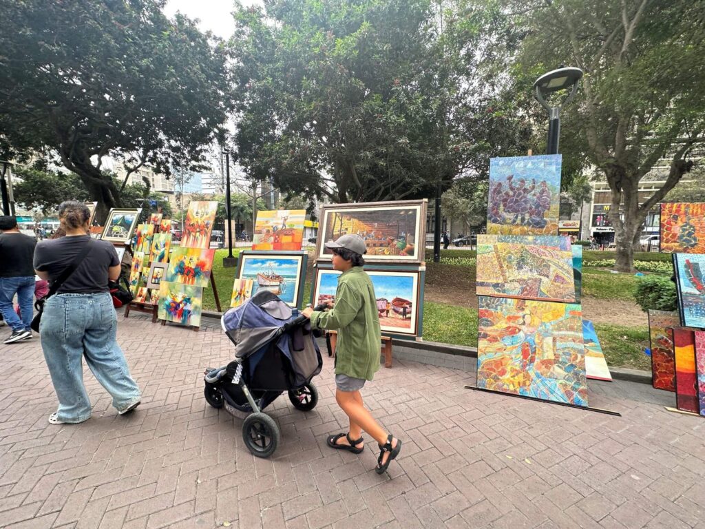 people at the art market in Kennedy Park of Lima