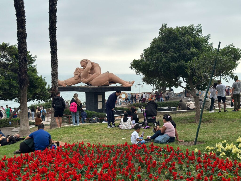 parque del amor in lima