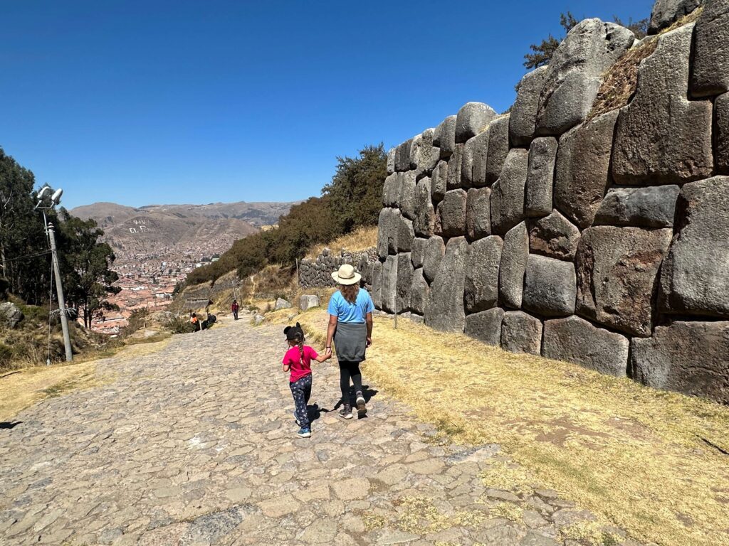 kids visiting inca ruins in cusco